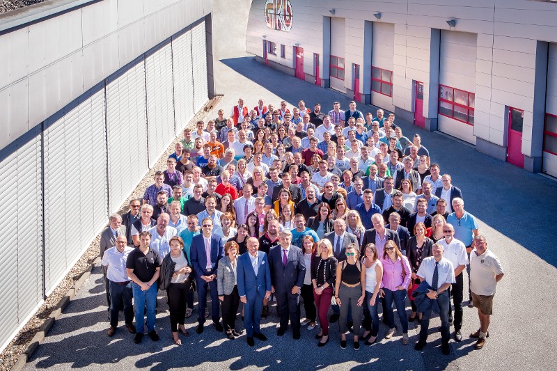 2019_09_13_Mitarbeiterfest-Gruppenfoto.jpg